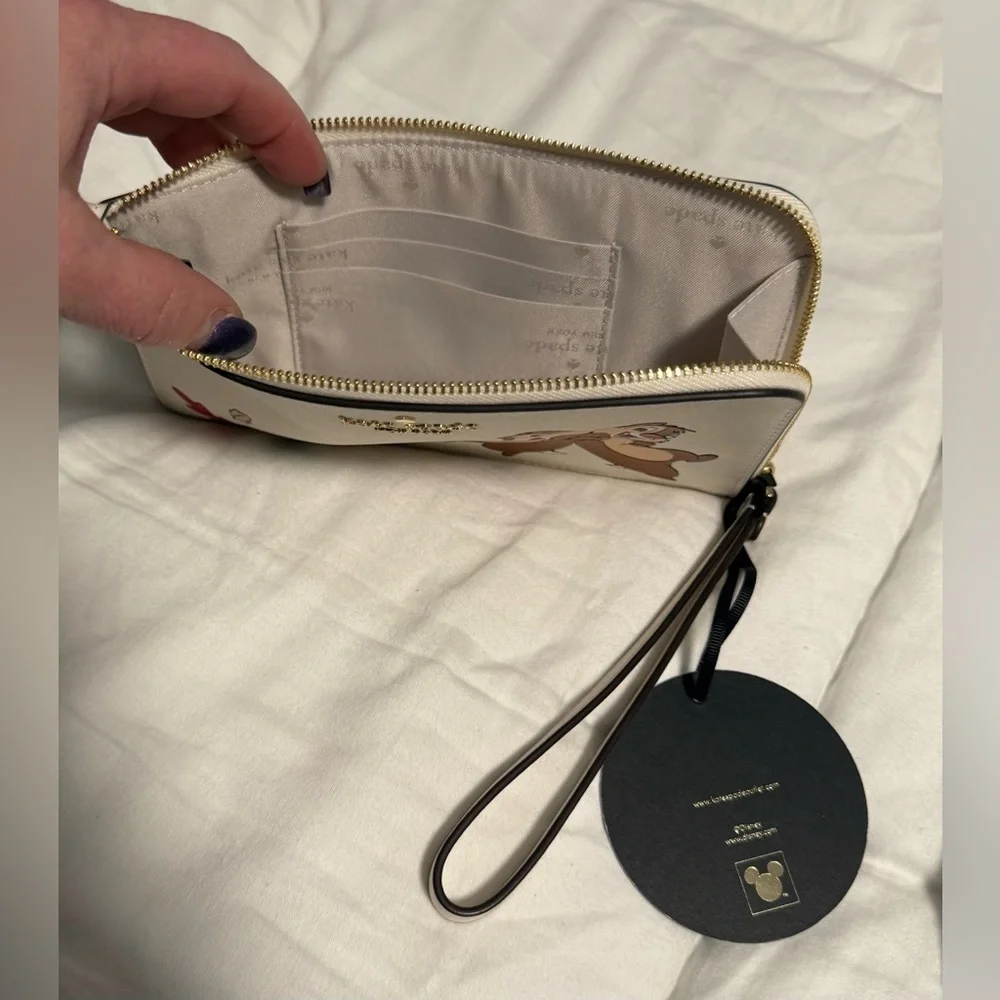 Kate Spade NWT Disney Collab Cream Chip and Dale Wristlet with Leaf Accents! ❤️